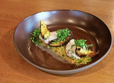 Rote Linsen mit Kokosmilch und Kabeljau.