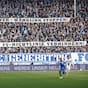 Fans des FC Magdeburg halten den Schriftzug: "Innenminister- Wahnsinn stoppen! Verschärfung der SV- Richtlinie verhindern!" hoch. (Archivfoto)